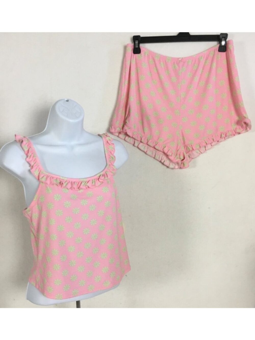 No Boundaries 2 Piece Pajamas Shorts n Tank Top Size S Pink New Yellow Daisies